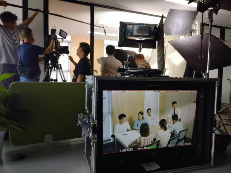大厂TVC拍摄公司：科技产品视觉化大师，诠释未来感与功能美学